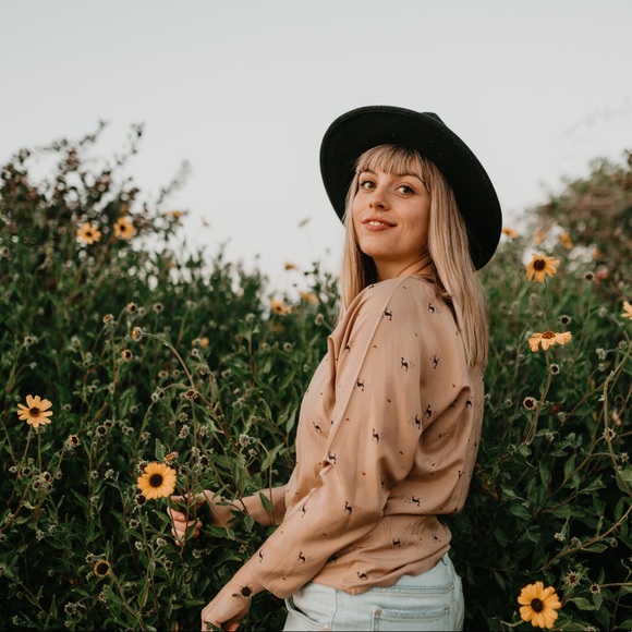 Meet your Posher, Alyssa - Picture 9 of 16